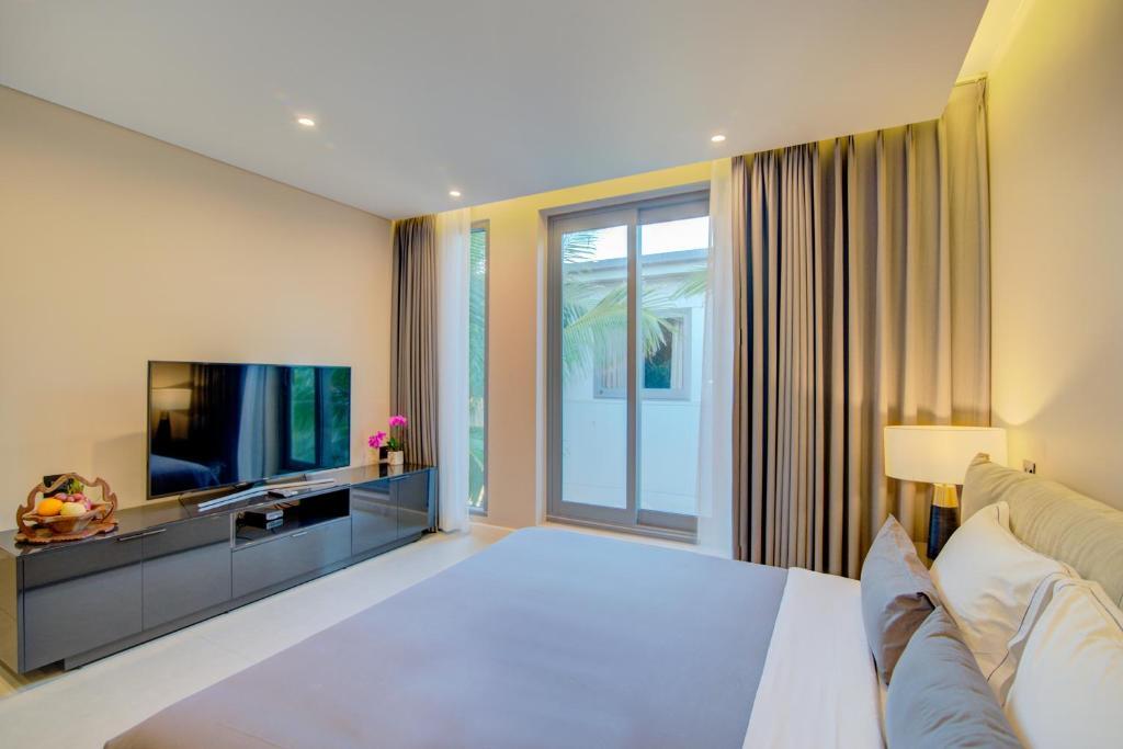 Дананг: Five Stars 5 Bedrooms And 1 Movie Room Beachfront