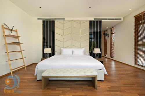 Дананг: Amazing Ocean Villas 4br