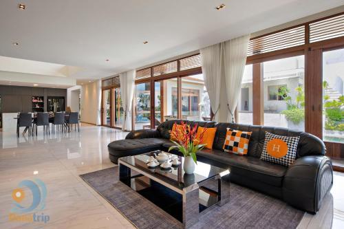 Дананг: Amazing Ocean Villas 4br