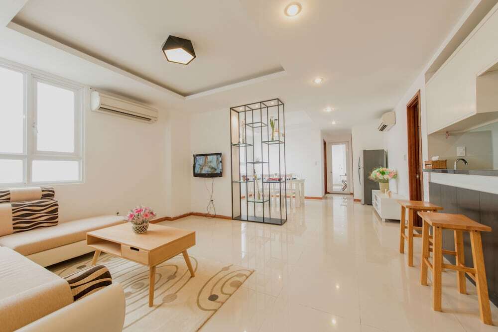 Хошимин: Le Soleil Central River View 3BR Apartment