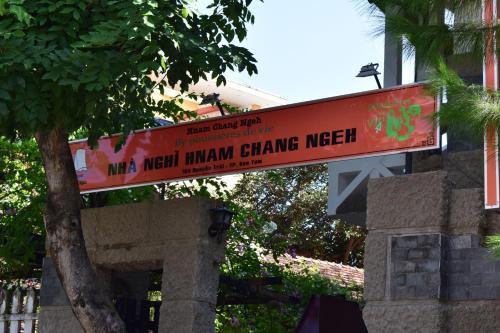 Контум: Hnam Chang Ngeh Hospitality training center, guest house, restaurant & bar