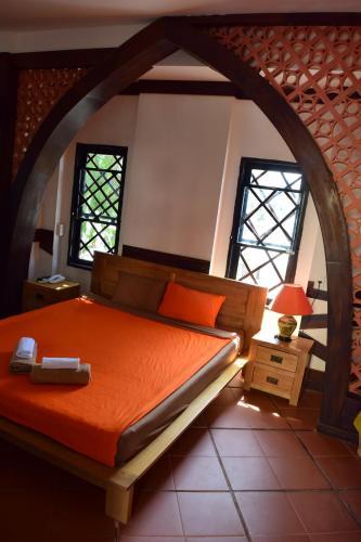 Контум: Hnam Chang Ngeh Hospitality training center, guest house, restaurant & bar