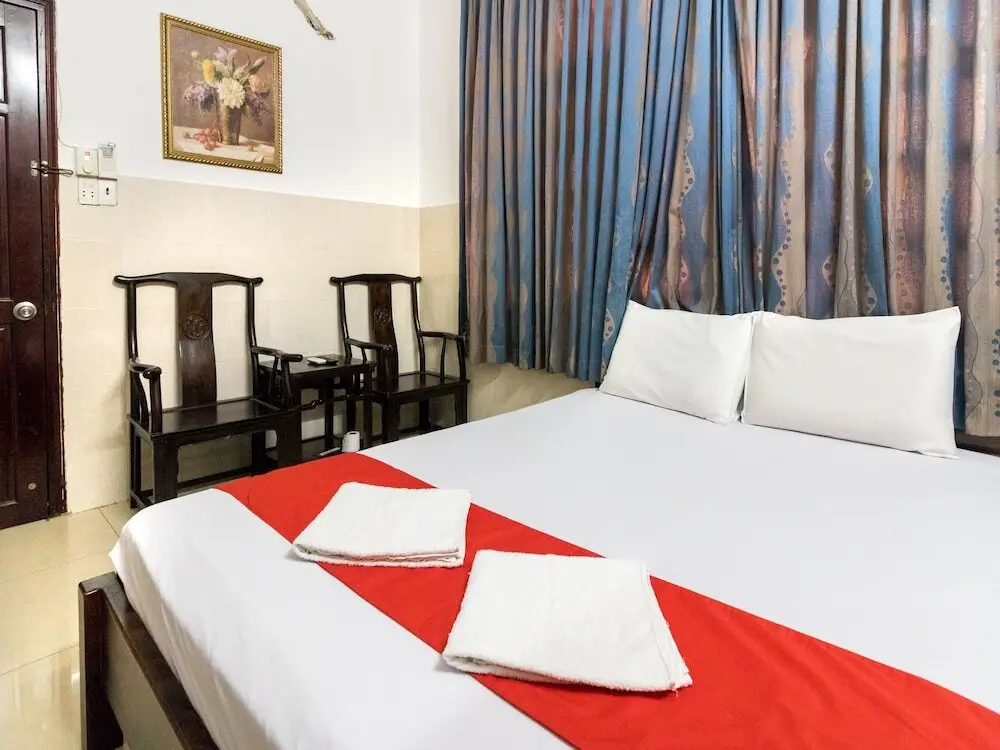 Хошимин: Huong Hotel by OYO Rooms