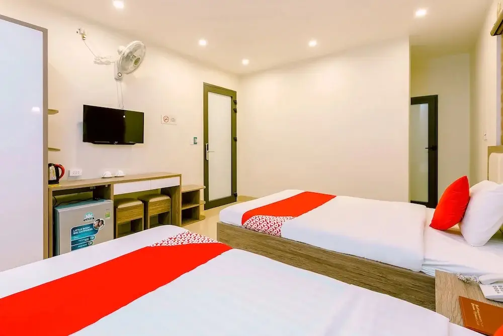 Халонг: Dai Viet Hotel by OYO Rooms