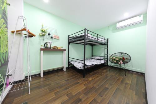 Ханой: GREENY PRIVATE ROOM 100m to Hanoi Train Station