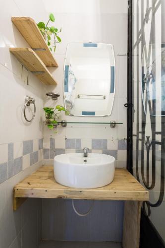 Хошимин: Tiny's Home* 2BR Studio in Buivien alley