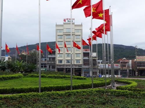 Ван Дон: Khách sạn Việt Hoàng 24H