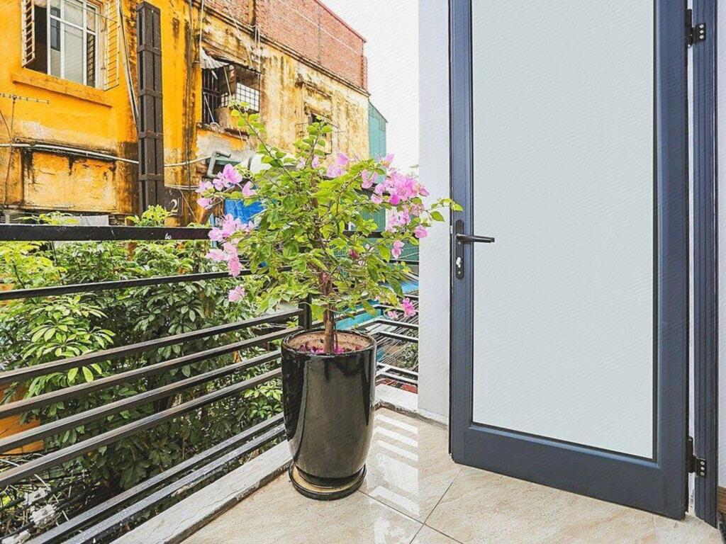 Amazing NYT Home Balcony Cozy Studio — фото 1