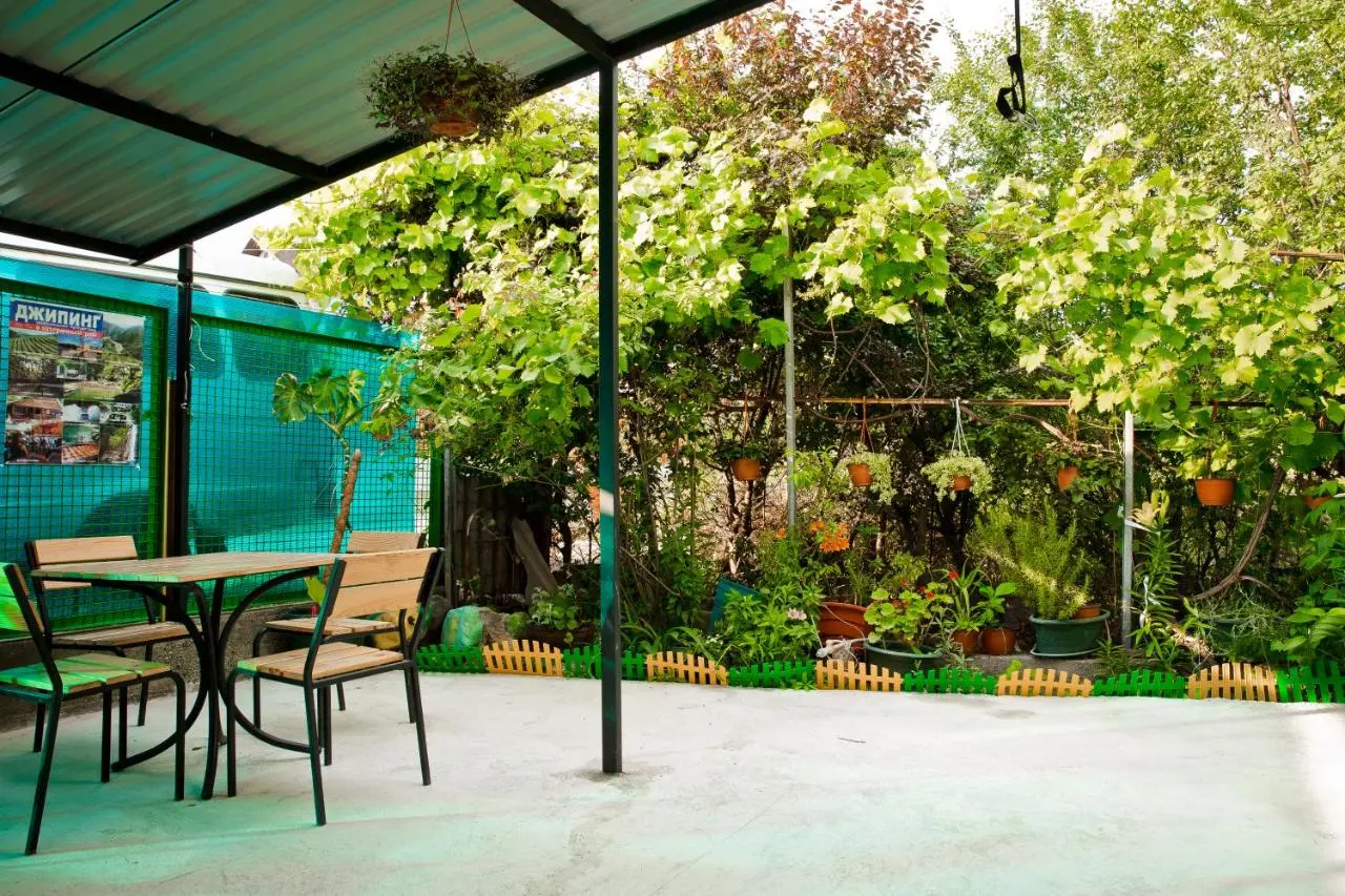 Лоо: Guest House Gayane