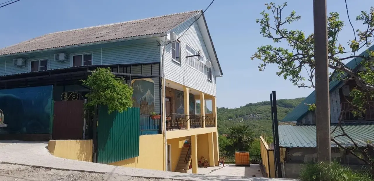 Лоо: Guest House Gayane