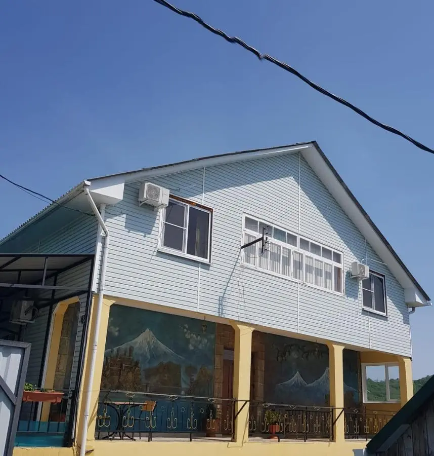 Лоо: Guest House Gayane