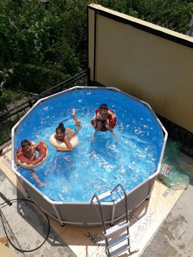 Лоо: Guest House Gayane
