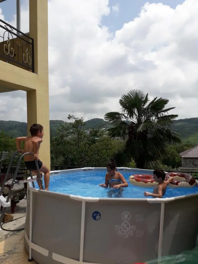 Лоо: Guest House Gayane