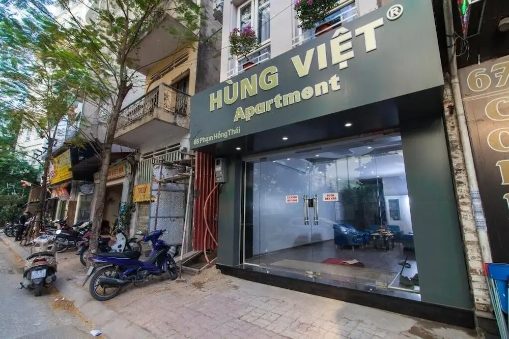 Ханой: The Art - Hung Viet near Truc Bach lake