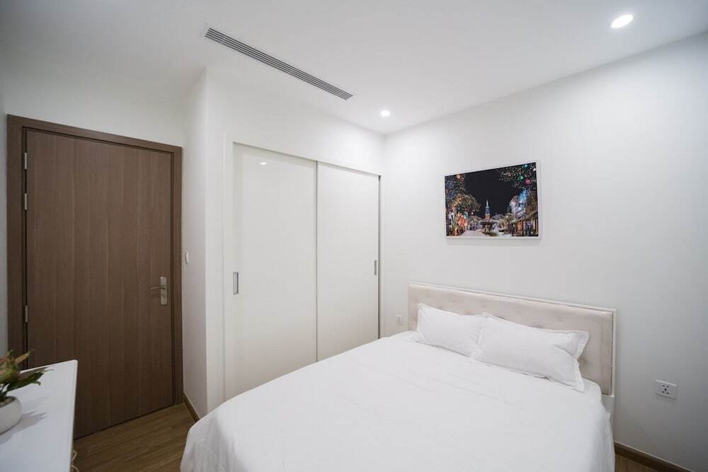 Bom Homes - Vinhomes Skylake Serviced Apartment — фото 1