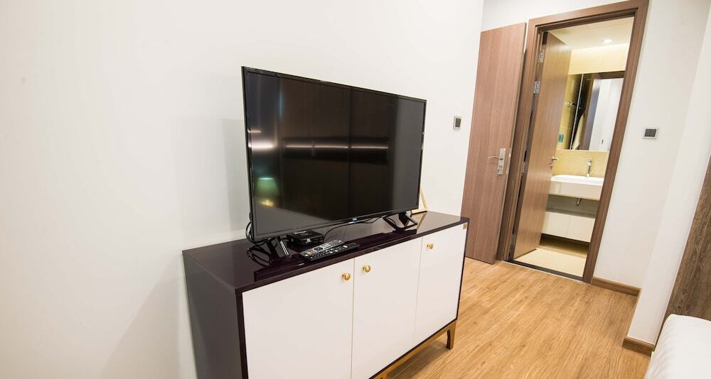 Ханой: Hagi APT - Vinhomes Metropolis service apartment in Lieu Giai