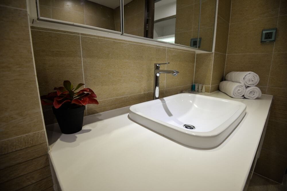 Ханой: Hagi APT - Vinhomes Metropolis service apartment in Lieu Giai