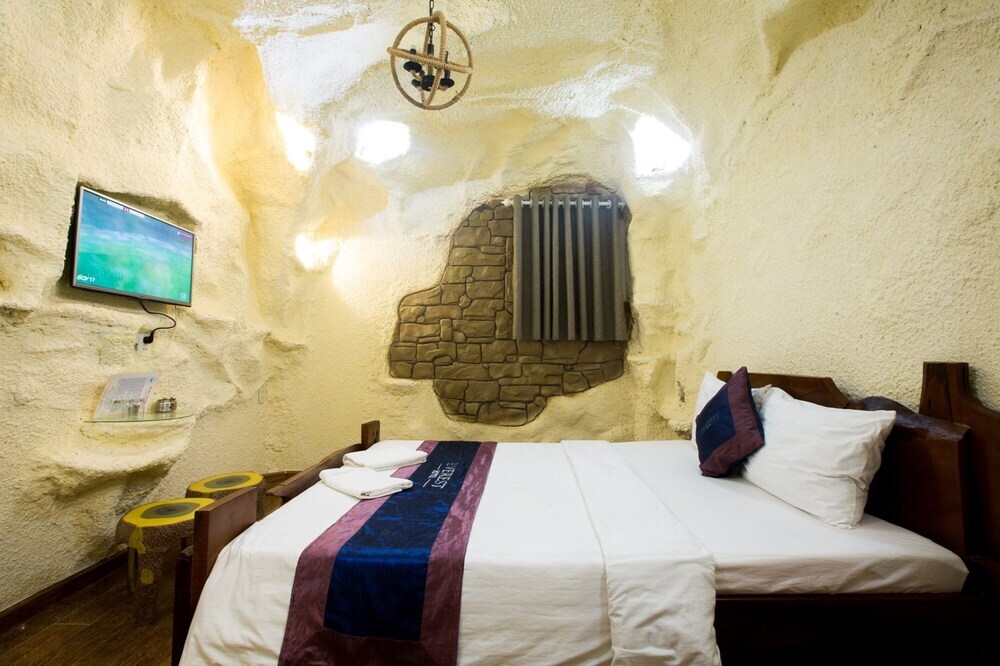 Everest Hotel — фото 1