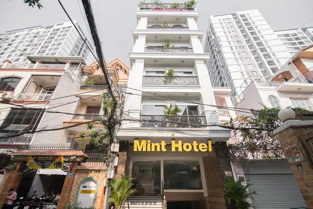 RedDoorz Plus near Tan Son Nhat Airport 3 — фото 1