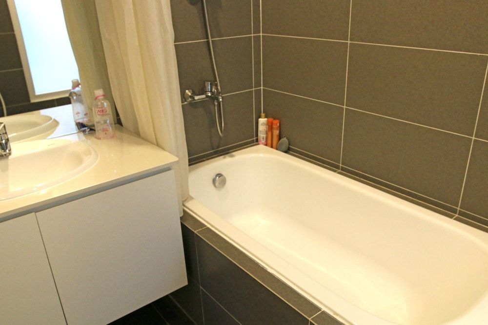 Хошимин: M H Service Apartment