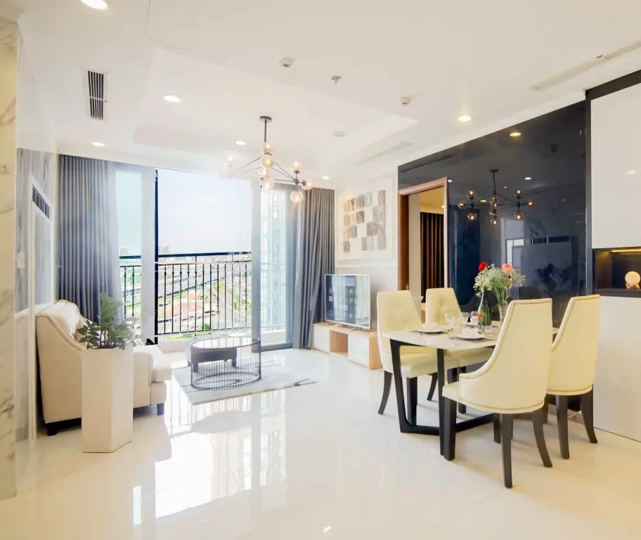 Vinhomes Golden River Luxury Apartment — фото 1