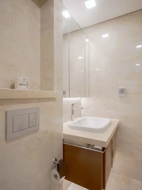 Хошимин: Vinhomes Golden River Luxury Apartment