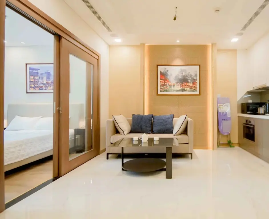 Хошимин: Vinhomes Golden River Luxury Apartment