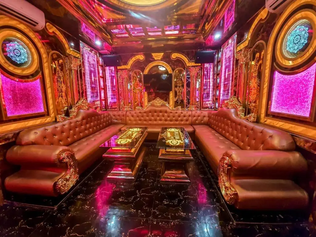 Фан Ри Куа: Mui Tau Hotel