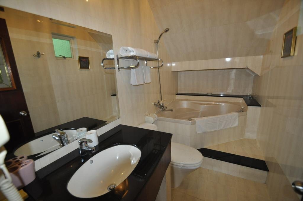 Хошимин: Sunflower Hotel  Spa  District 10