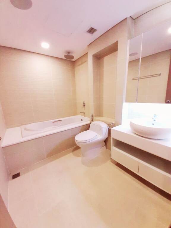 Хошимин: Spacious Modern 4-bed 140sqm Vinhomes Apartment