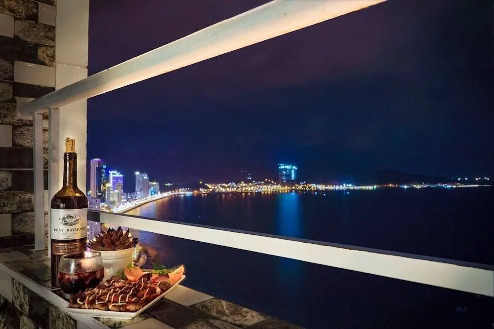 Нячанг: HQH Sea View Apartment