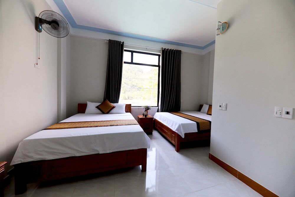 Фонг Ня: Riverview Home