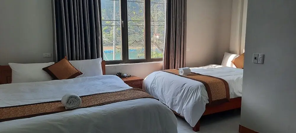Фонг Ня: Riverview Home