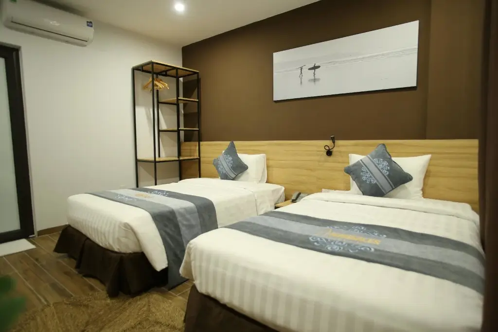 Хаулок: Kingsales Hotel