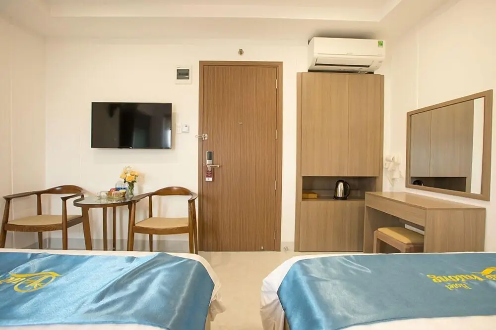 Куинён: Que Huong Hotel