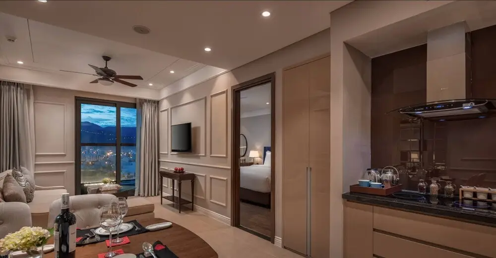 Дананг: Gorgeous Apartment Across My Khe Beach