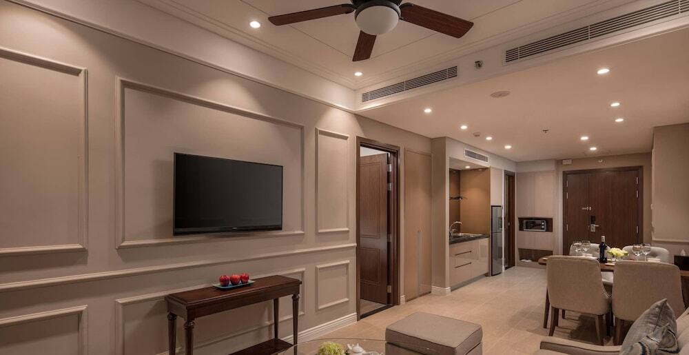Дананг: Gorgeous Apartment Across My Khe Beach