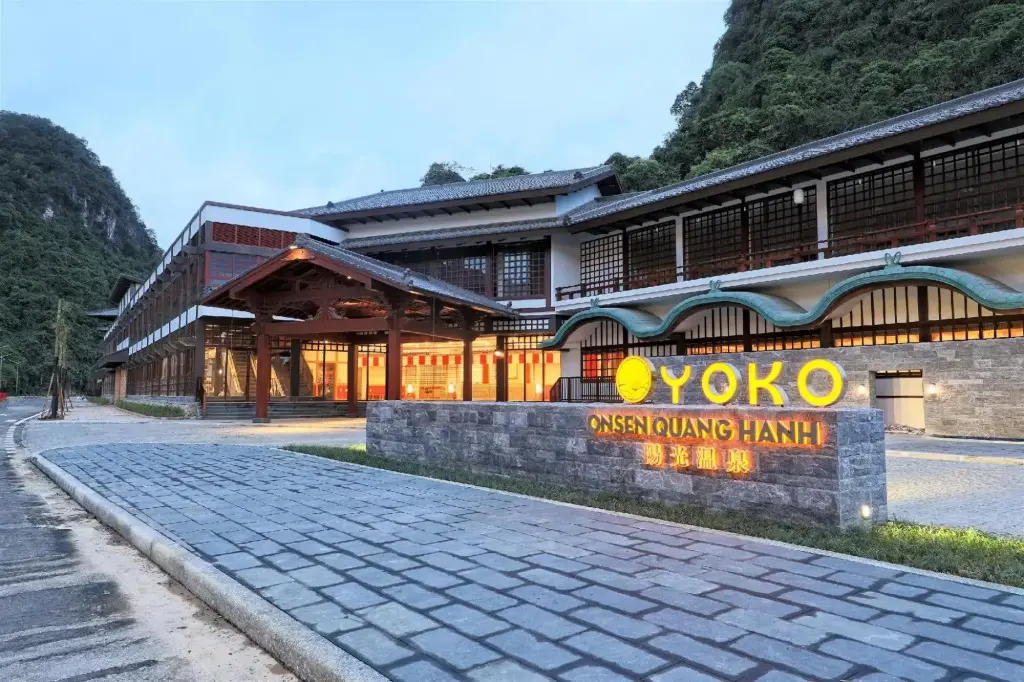 Халонг: Yoko Onsen Quang Hanh