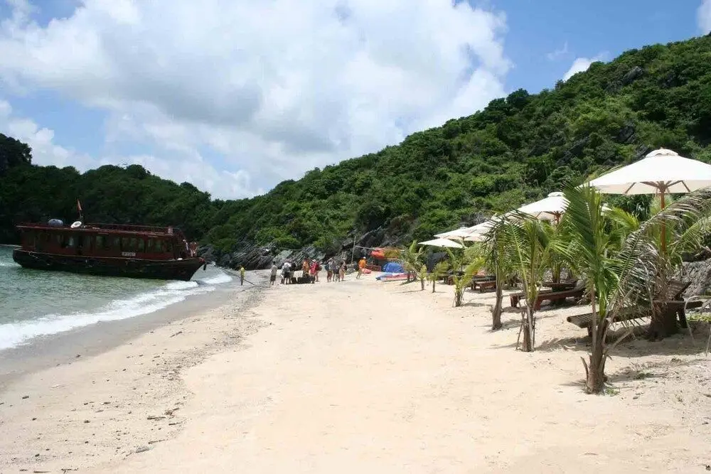 Халонг: Halong Overnight In Cat Ba Island