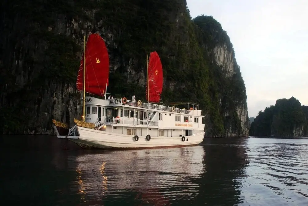 Халонг: Halong Overnight In Cat Ba Island