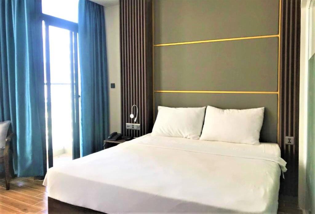 Нячанг: Grand Beach Hotel