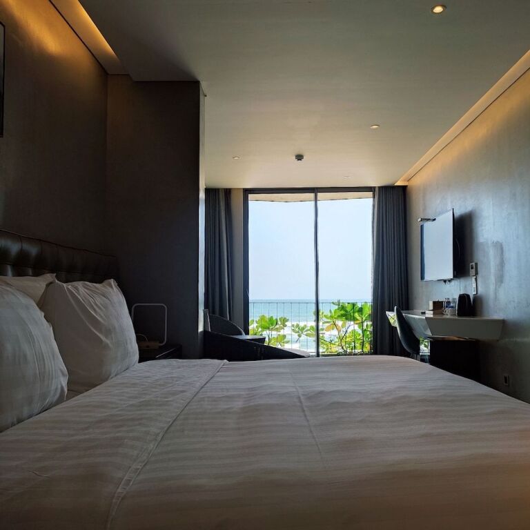 Дананг: M SUITE Danang Beach