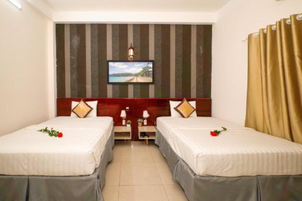 Консон: Ruby Hotel