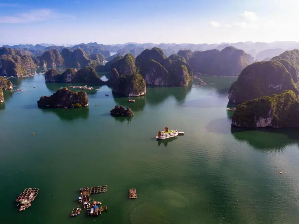Хайфон: Unicharm Cruise Halong