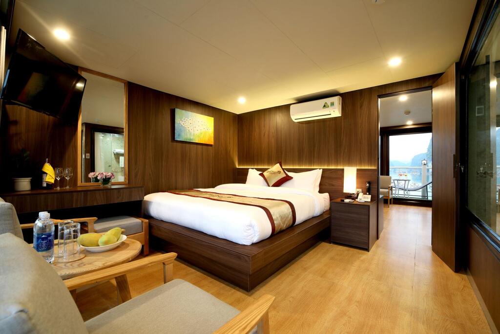 Unicharm Cruise Halong — фото 1