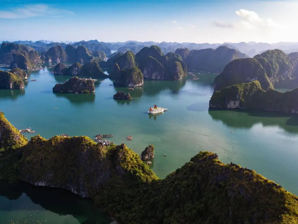 Хайфон: Unicharm Cruise Halong