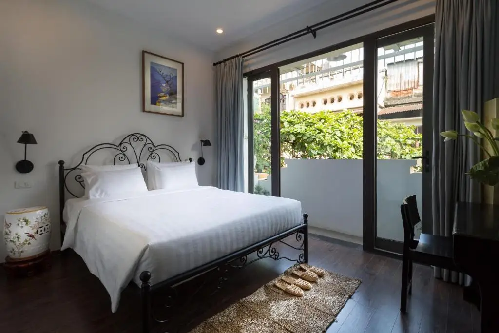 Ханой: Centraltique Downtown - Bespoke Colonial House Near Hoan Kiem Lake