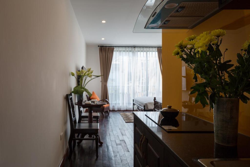 Ханой: Centraltique Downtown - Bespoke Colonial House Near Hoan Kiem Lake