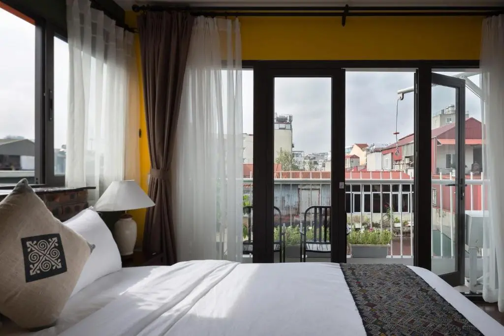 Ханой: Centraltique Downtown - Bespoke Colonial House Near Hoan Kiem Lake