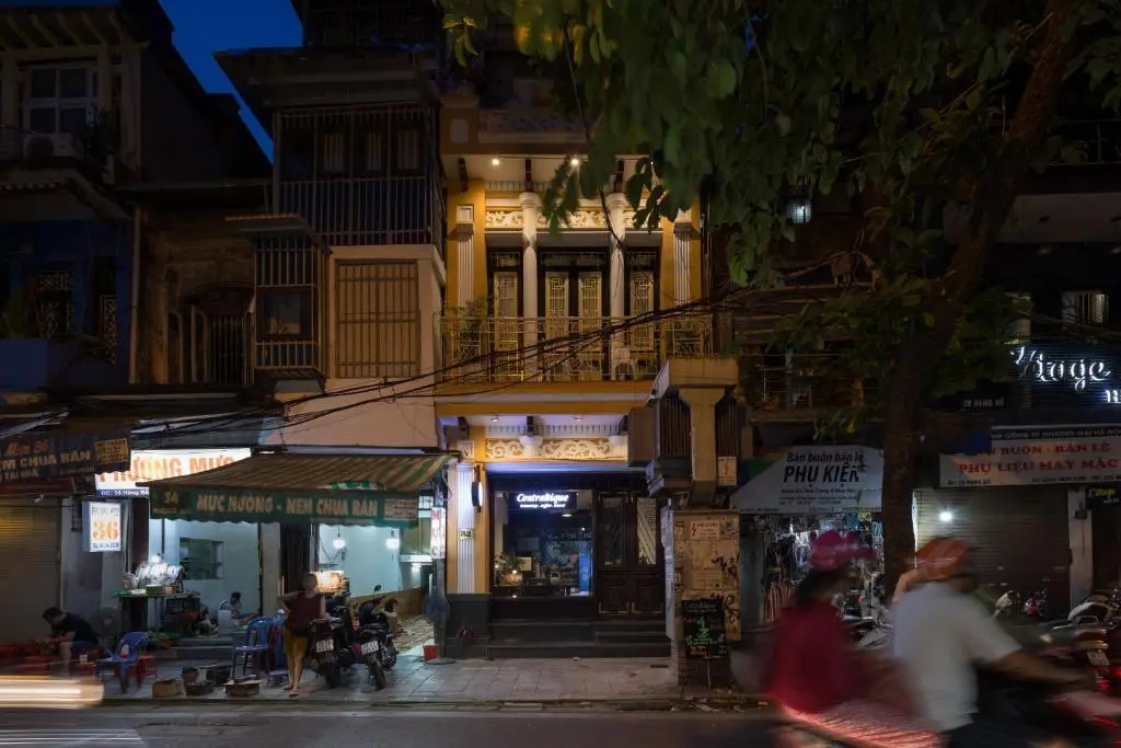 Ханой: Centraltique Downtown - Bespoke Colonial House Near Hoan Kiem Lake